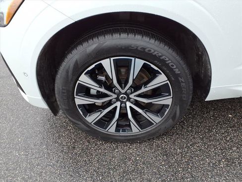 Certified 2025 Volvo XC60 B5 Plus image 11