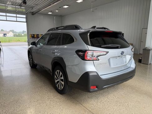 Used 2023 Subaru Outback Premium w/ Tech Package 1 AWD/4WD image 3