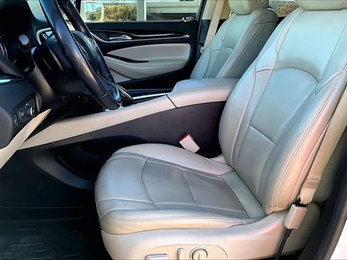 Used 2018 Buick Enclave Essence image 8