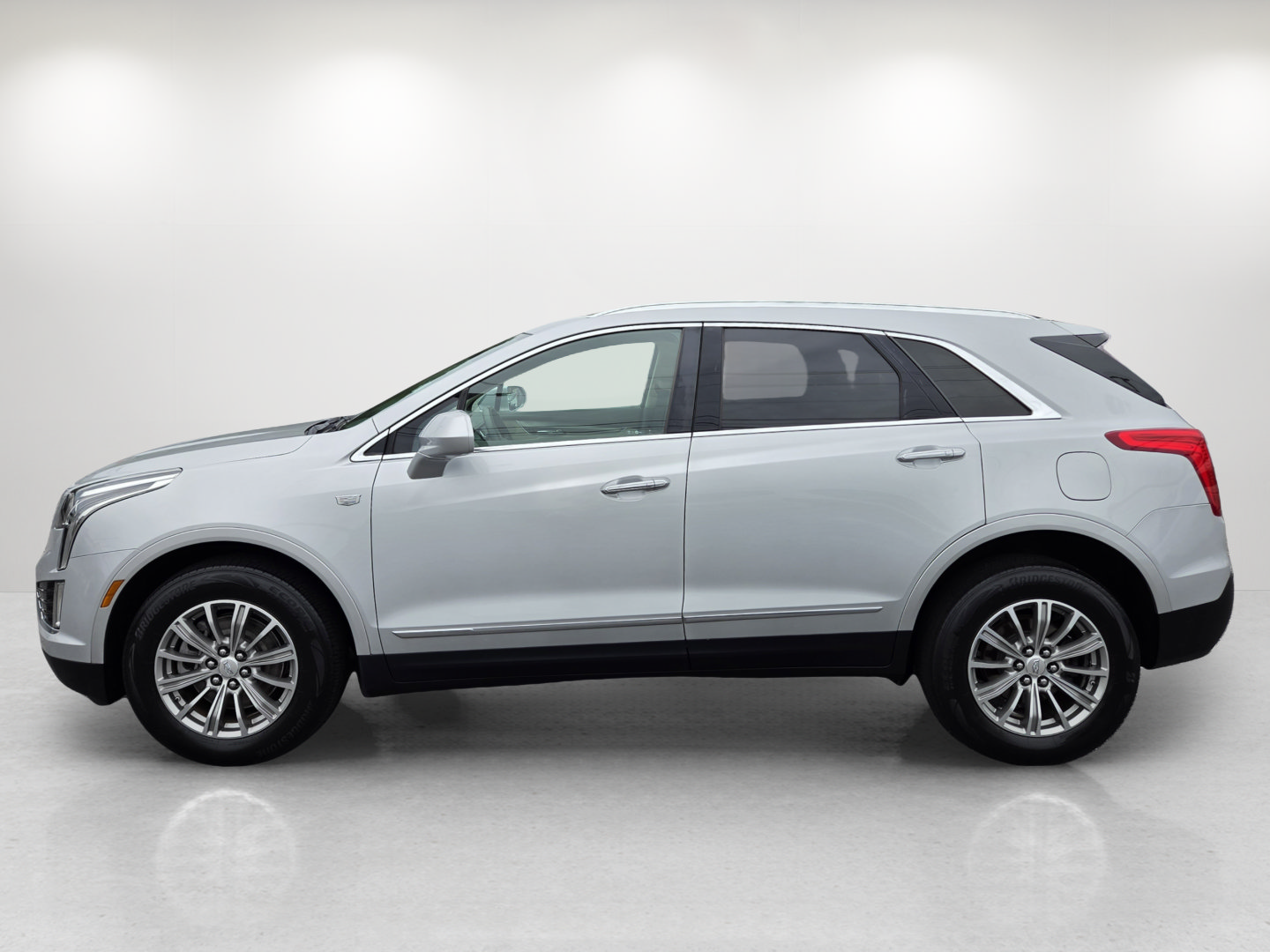 Used 2017 Cadillac XT5 Luxury w/ Driver Awareness Package FWD image 8