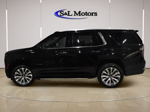Used 2025 Chevrolet Tahoe High Country AWD/4WD image 2