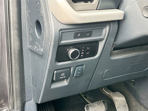 Used 2024 Ford Expedition XLT image 10