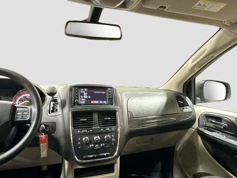 Used 2019 Dodge Grand Caravan SE image 18