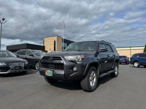 Used 2021 Toyota 4Runner SR5 Premium w/ Moonroof Package AWD/4WD image 9