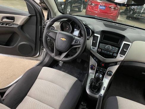 Used 2014 Chevrolet Cruze LS image 16
