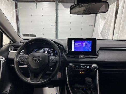 Used 2025 Toyota RAV4 LE AWD/4WD image 16