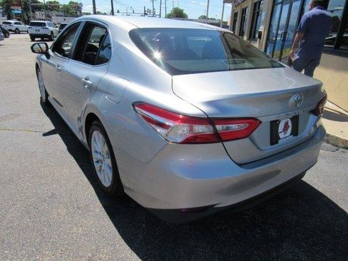 Used 2018 Toyota Camry LE FWD image 10