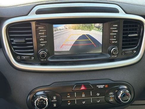 Used 2019 Kia Sorento FWD image 22