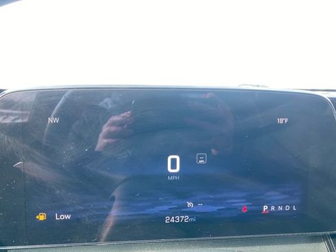 Used 2024 Chevrolet Traverse LT image 23