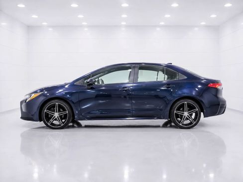 Used 2020 Toyota Corolla LE FWD image 2