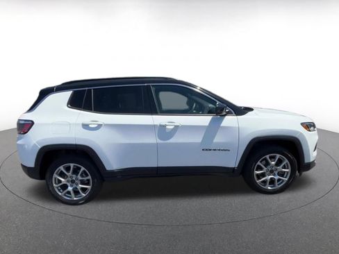 Used 2025 Jeep Compass Limited AWD/4WD image 16