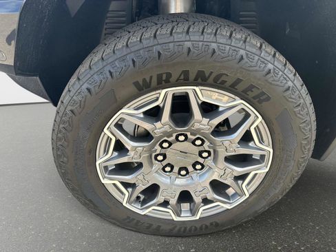 Used 2025 GMC Hummer EV 2X image 10