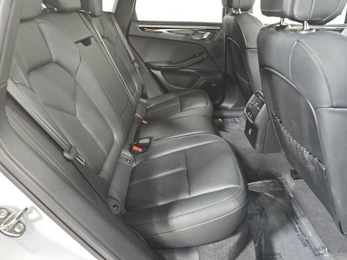 Certified 2025 Porsche Macan AWD/4WD image 26