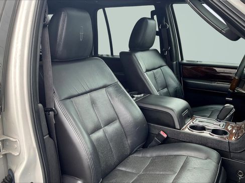 Used 2014 Lincoln Navigator 2WD image 7