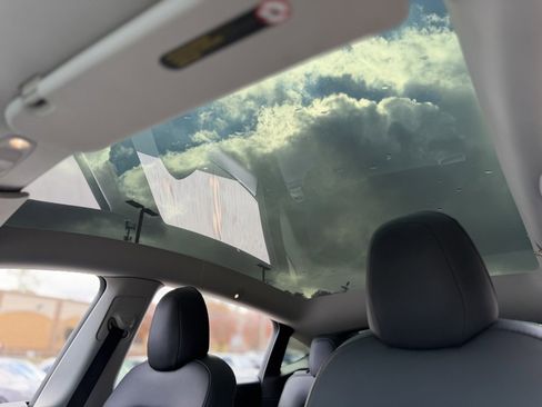 Used 2021 Tesla Model Y Long Range image 46