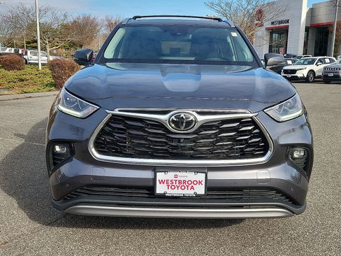 Used 2023 Toyota Highlander Platinum image 2
