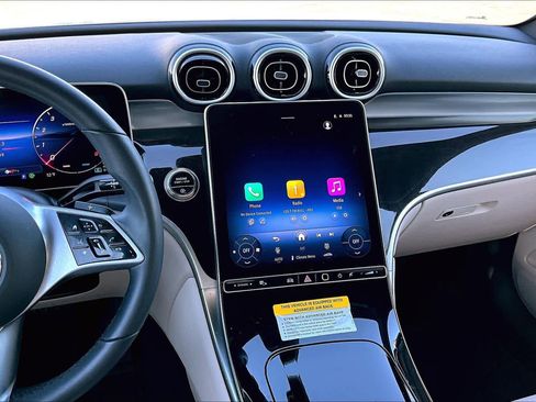 Used 2025 Mercedes-Benz GLC 300 4MATIC image 7