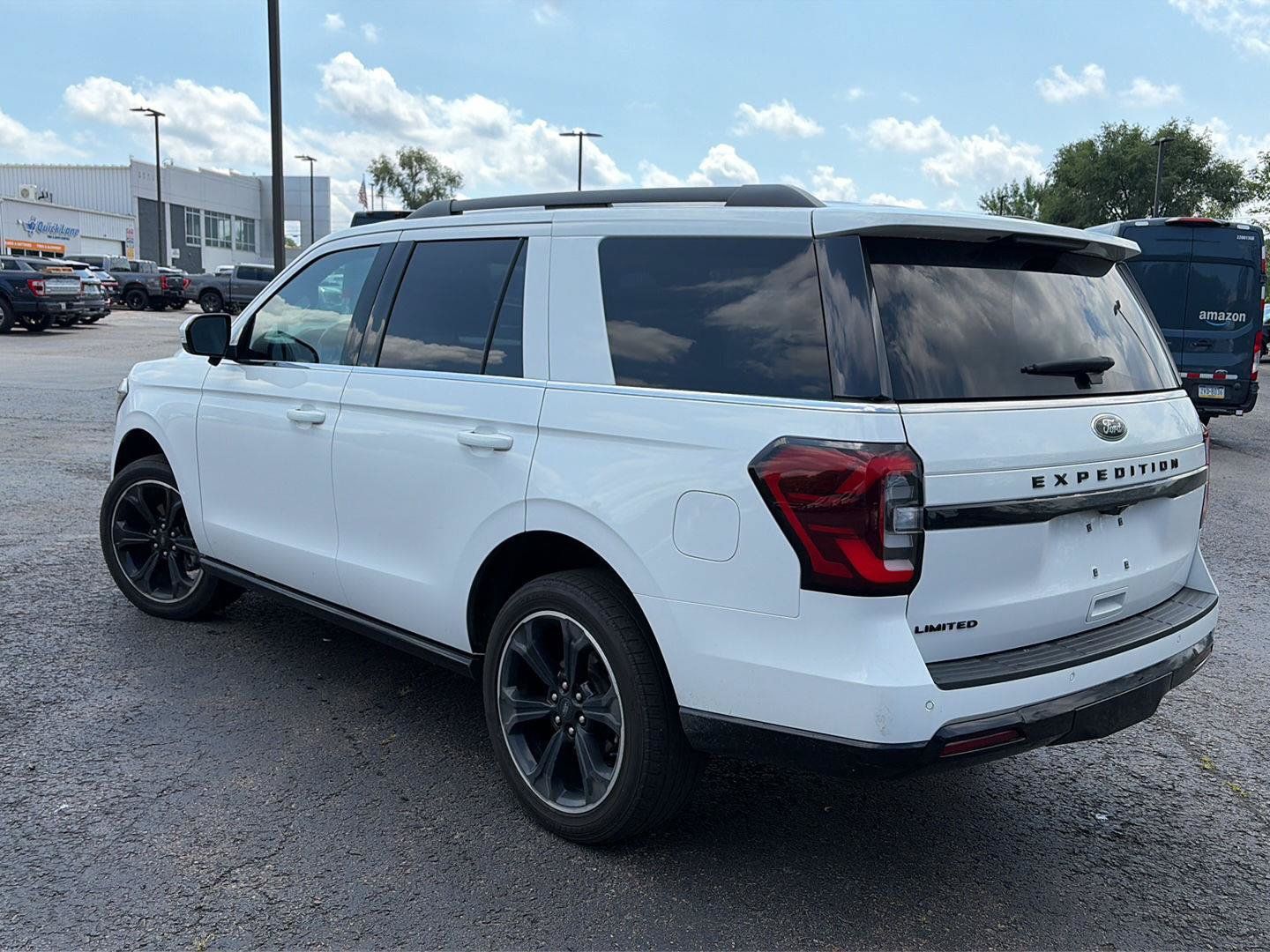 Used 2023 Ford Expedition Limited AWD/4WD image 3