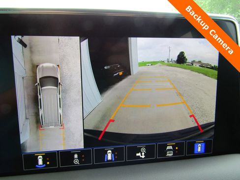 Used 2023 Chevrolet Tahoe Z71 w/ Luxury Package AWD/4WD image 21