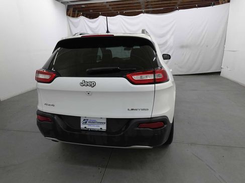 Used 2018 Jeep Cherokee Limited AWD/4WD image 5