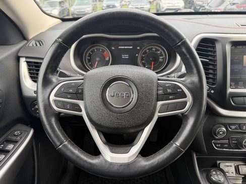 Used 2017 Jeep Cherokee Trailhawk AWD/4WD image 17