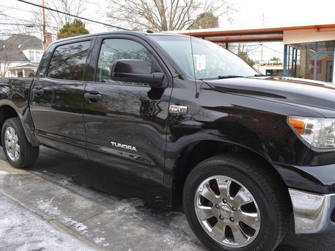 Used 2010 Toyota Tundra Grade 4x2 4dr CrewMax Cab Pick image 30