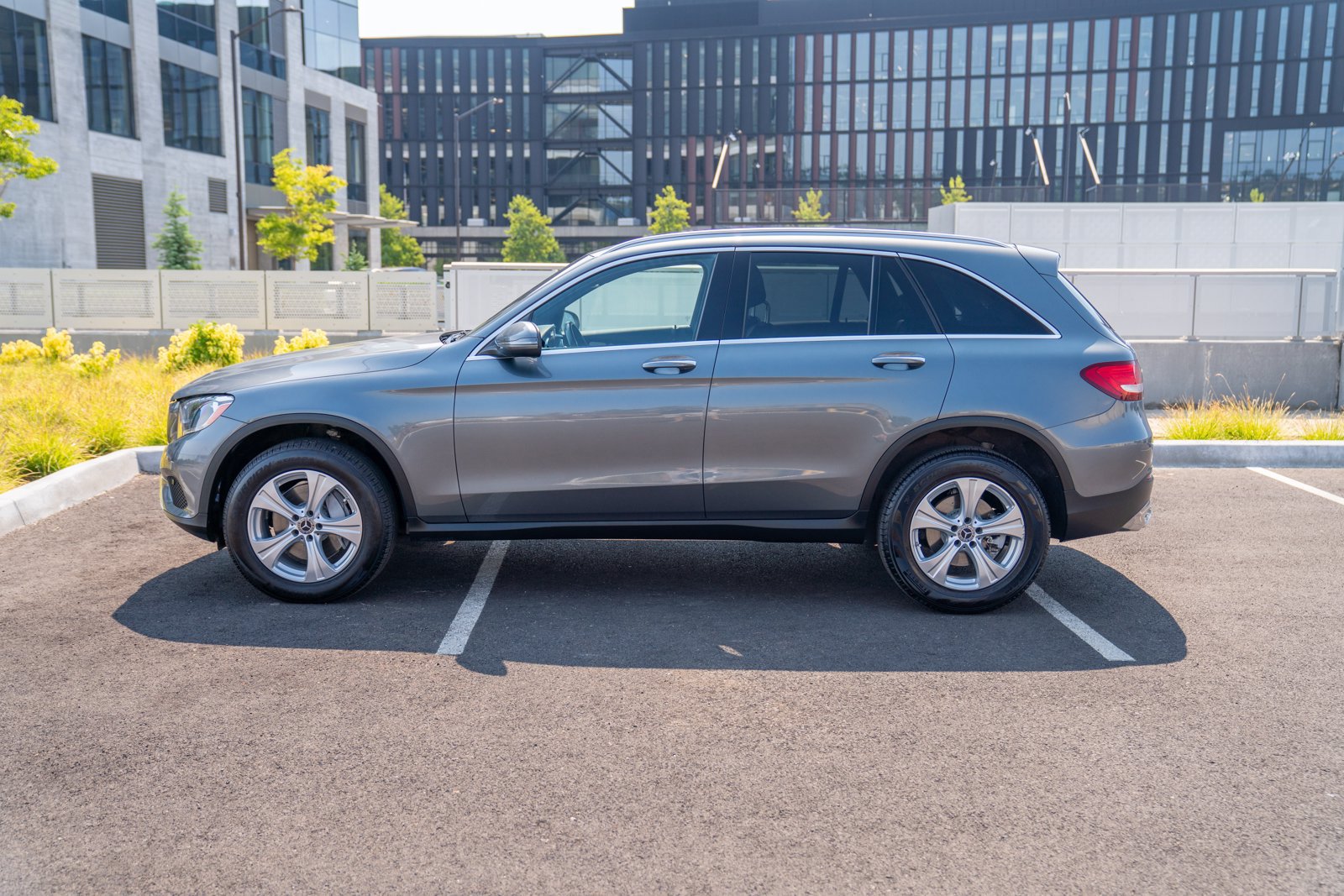 Used 2018 Mercedes-Benz GLC 300 4MATIC image 2