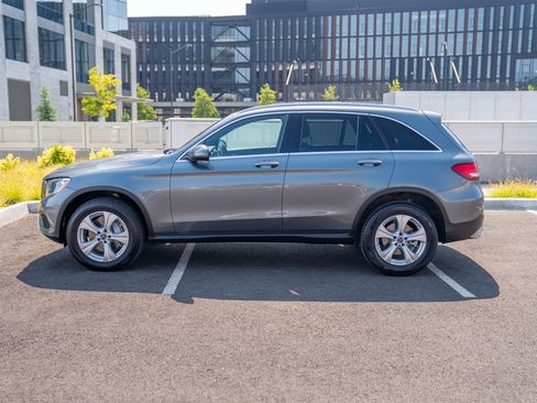 Used 2018 Mercedes-Benz GLC 300 4MATIC image 2