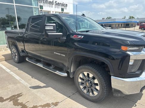 Used 2022 Chevrolet Silverado 2500 LT w/ Convenience Package AWD/4WD image 5