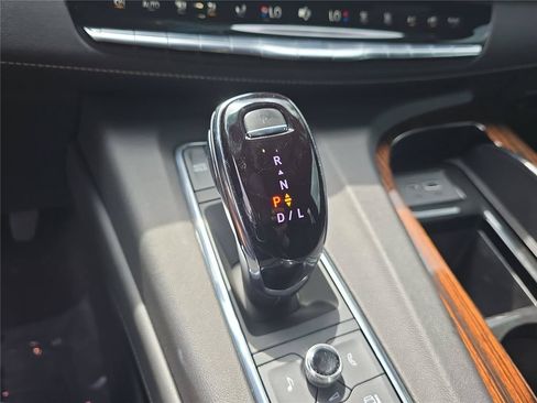 Used 2022 Cadillac Escalade Luxury AWD/4WD image 21