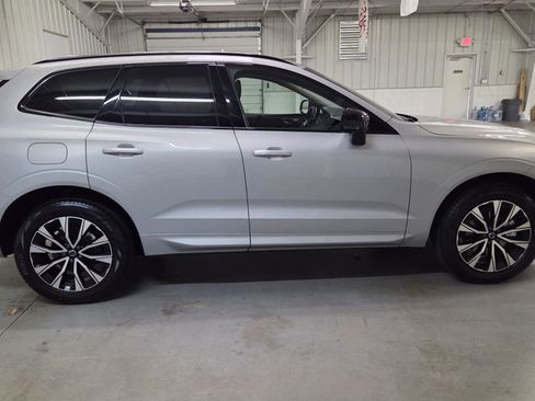 Used 2025 Volvo XC60 B5 Plus image 9