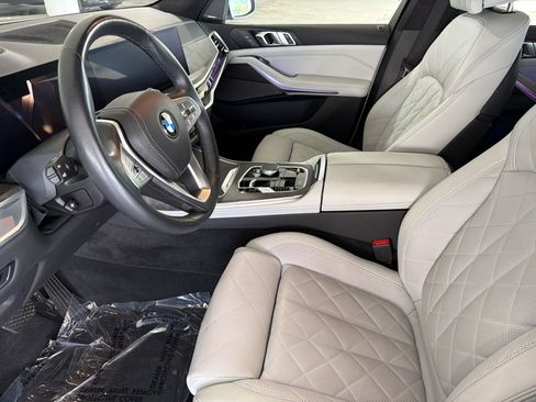 Used 2024 BMW X7 xDrive40i w/ Premium Package AWD/4WD image 4
