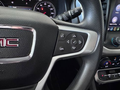 Certified 2023 GMC Acadia SLE w/ Driver Convenience Package image 16