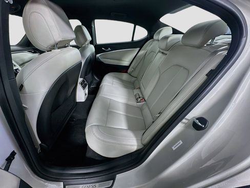 Used 2025 Genesis G70 2.5T RWD image 29
