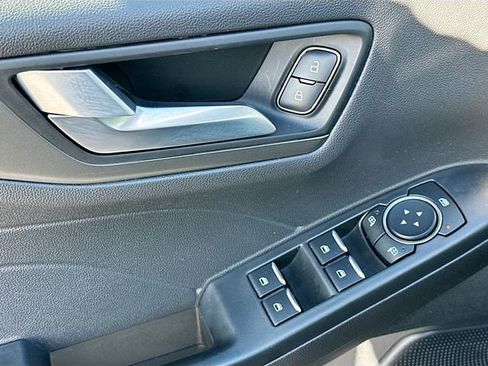 Used 2025 Ford Escape SE image 18