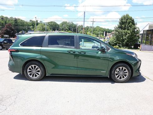 Used 2021 Toyota Sienna LE AWD/4WD image 8