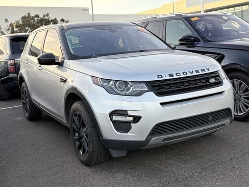 Used 2018 Land Rover Discovery Sport SE image 3