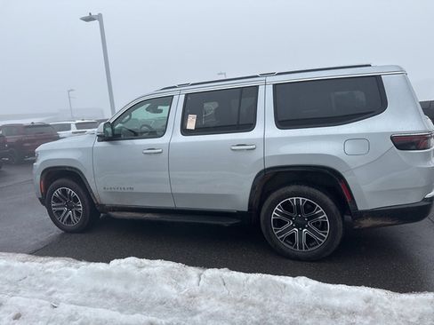 Used 2022 Jeep Wagoneer Series III image 11