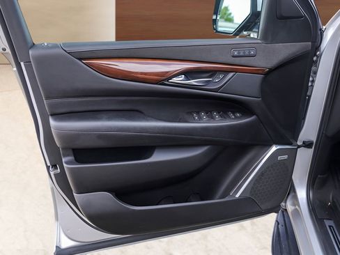 Used 2020 Cadillac Escalade Luxury image 24