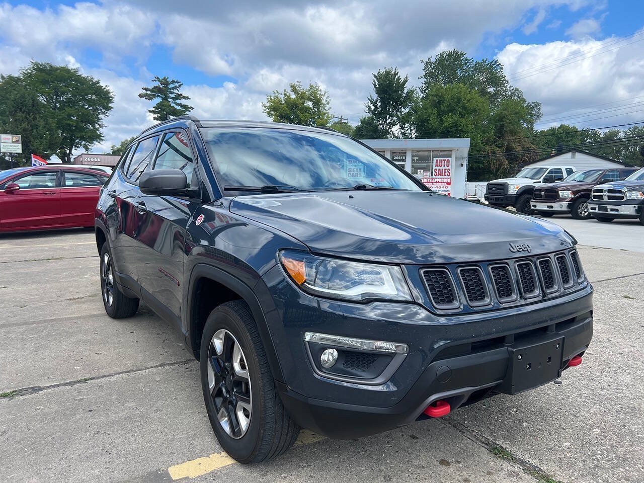Used 2018 Jeep Compass Trailhawk w/ Leather Interior Group AWD/4WD image 3