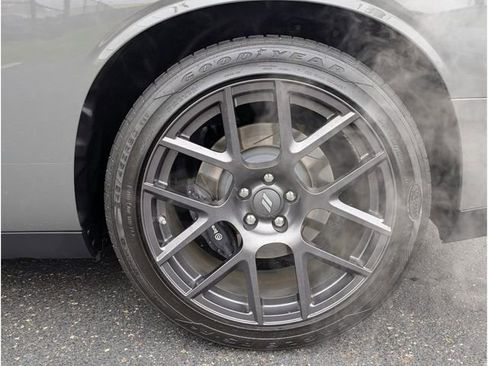 Used 2017 Dodge Challenger R/T Scat Pack w/ Leather Interior Group image 21