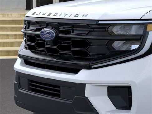 New 2026 Ford Expedition Active image 17