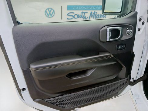 Used 2025 Jeep Wrangler Sahara w/ Safety Group image 19