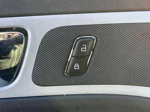 Used 2013 Ford Explorer XLT image 30