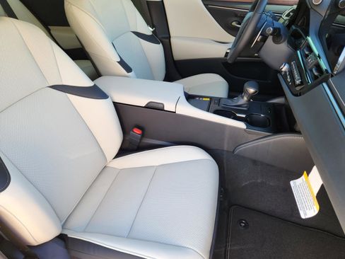 New 2025 Lexus ES 350 w/ Premium Package image 6