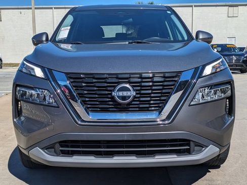 Used 2023 Nissan Rogue SV image 3