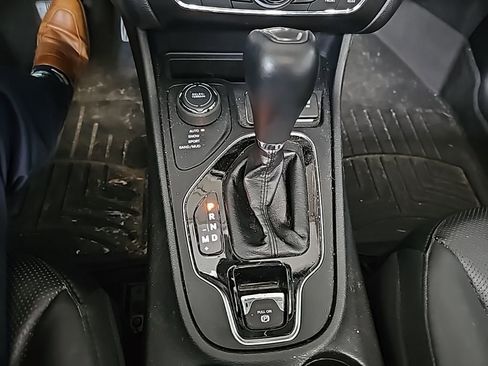 Used 2020 Jeep Cherokee Limited w/ Luxury Group image 14