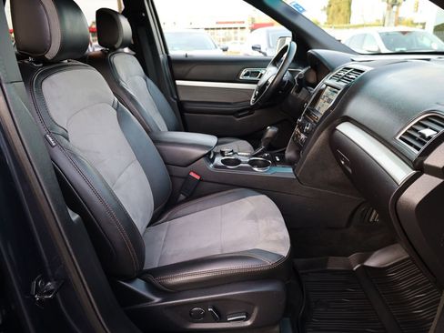 Used 2017 Ford Explorer XLT w/ Equipment Group 202A image 20