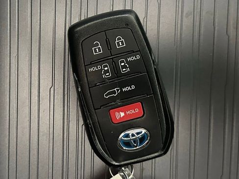 Used 2023 Toyota Sienna XSE image 27