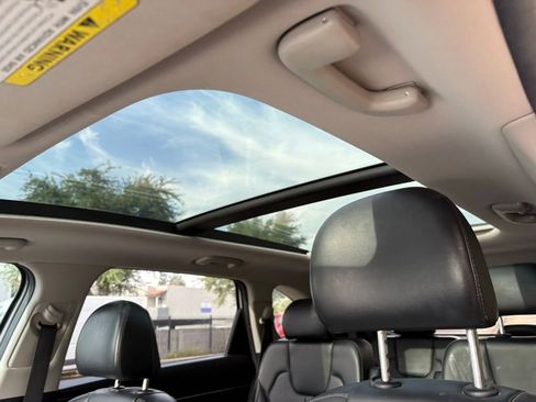 Used 2022 Kia Sorento SX image 9